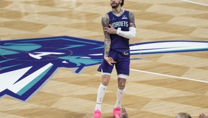 皇冠体育官方入口-不得了哦！黄蜂近19战16胜 连续6场至少赢15+比肩17-18赛季勇士